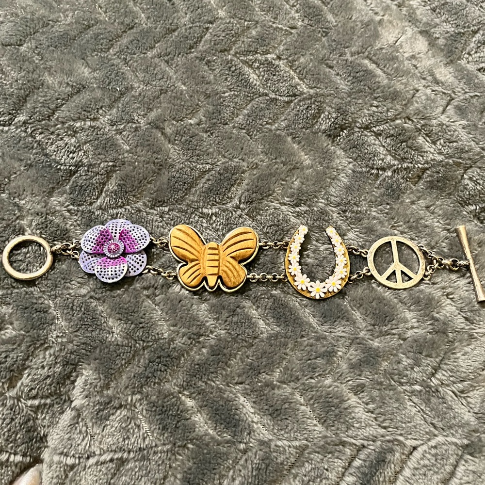 Lucky Brand Butterfly Charm Bracelet w/ toggle closure - 🦋🌸 - SO SO CUTE!
